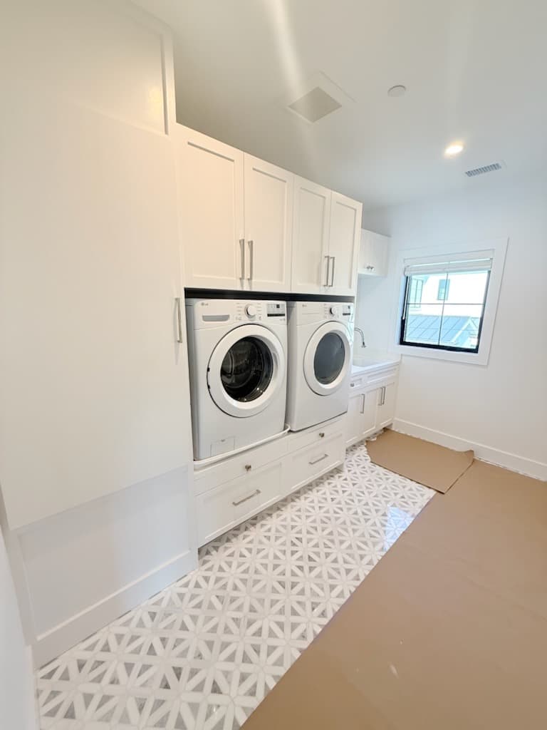 Newport Heights photo 22