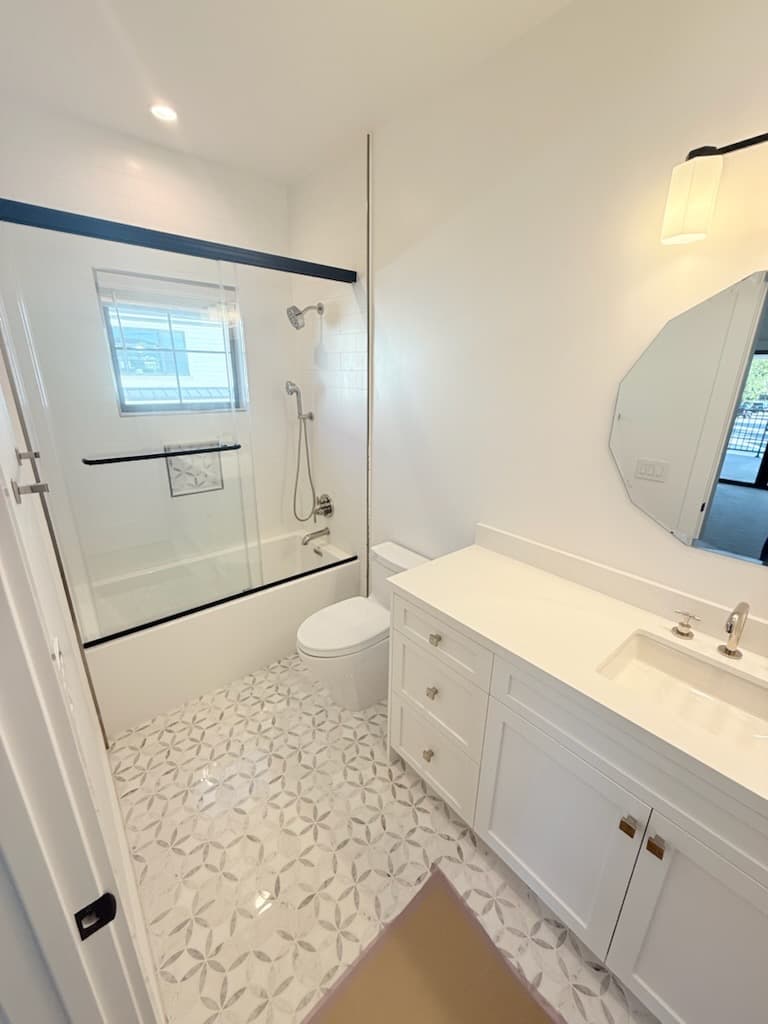 Newport Heights photo 25